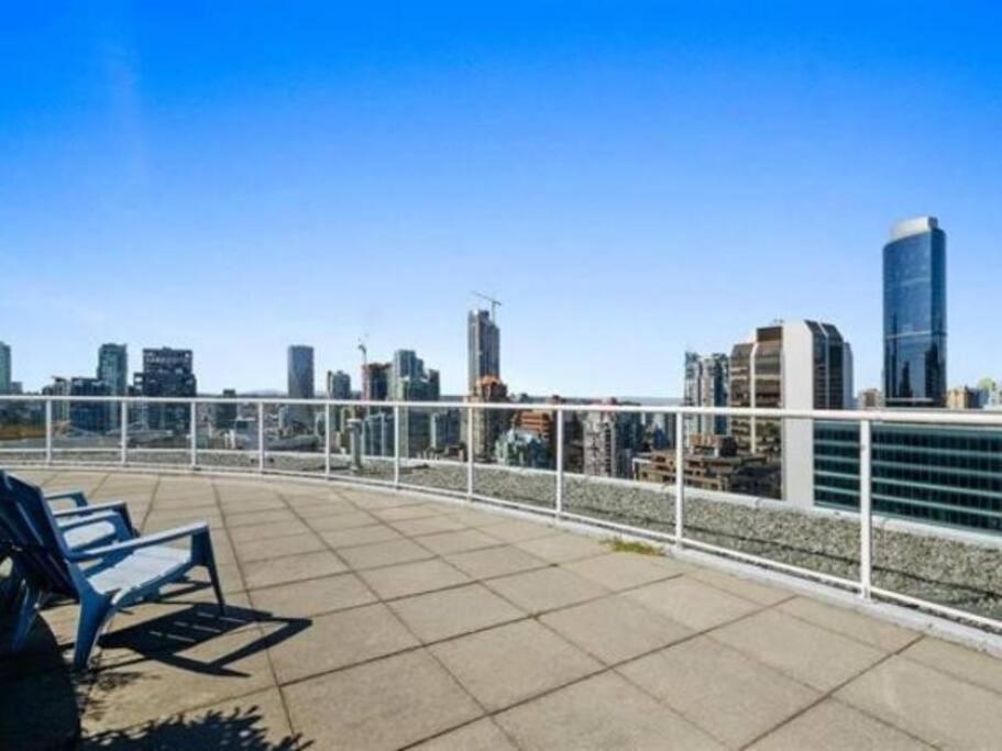 Beautiful Downtown Loft With Full Kitchen Apartment Vancouver Exterior photo